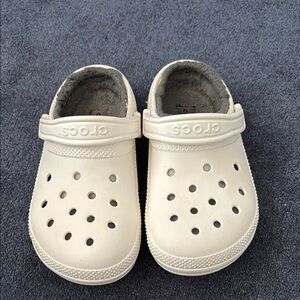 CROCS White Slippers with Fuzzy Lining